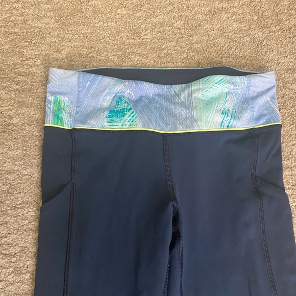 Lululemon navy train leggings - Picture 2 of 5